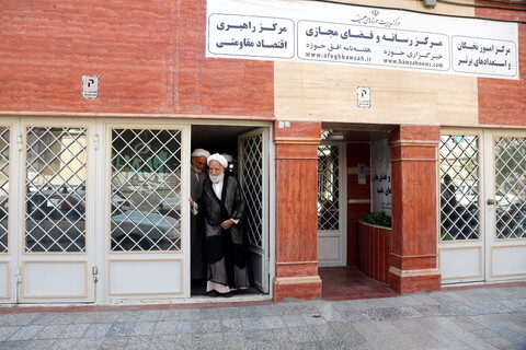 تصاویر/ بازدید آیت الله مسعودی خمینی از مرکز رسانه و فضای مجازی حوزه های علمیه