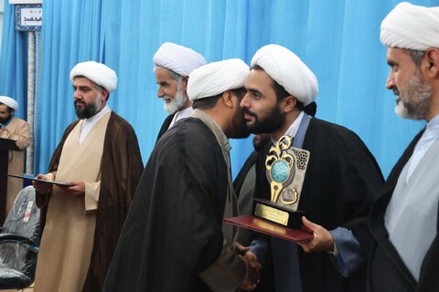 تجلیل و تقدیر از حائزین رتبه در فراخوان پژوهشی، المپیاد کشوری و فعالان فرهنگی حوزه علمیه بیرجند