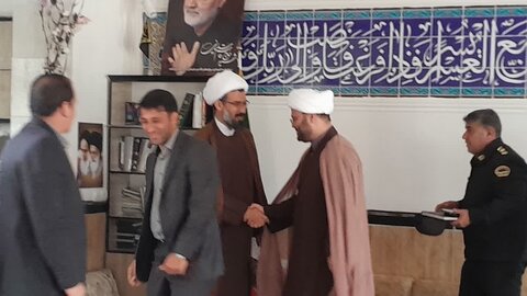 دیدار و گفت‌وگو فرماندار سیروان با امام جمعه