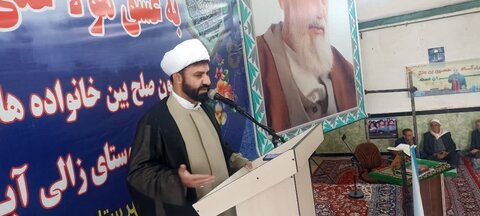 آیین خون صلح بین خانواده های نورآباد با حضور امام جمعه شهرستان