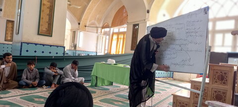 تصاویر/ درس اخلاق ججت‌الاسلام والمسلمین حسینی در مدرسه علمیه آیت‌‎الله مدنی کاشانی(ره)