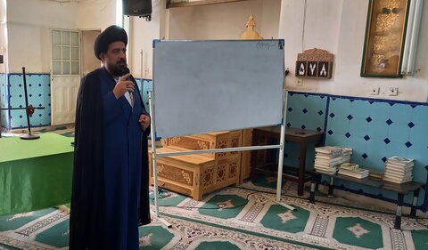 تصاویر/ درس اخلاق ججت‌الاسلام والمسلمین حسینی در مدرسه علمیه آیت‌‎الله مدنی کاشانی(ره)