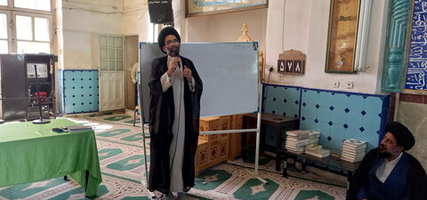تصاویر/ درس اخلاق ججت‌الاسلام والمسلمین حسینی در مدرسه علمیه آیت‌‎الله مدنی کاشانی(ره)
