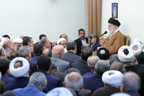 عمان میں ہونے والی بات چیت سے ہمیں نہ بہت خوش فہمی ہے اور نہ بہت بدگمانی