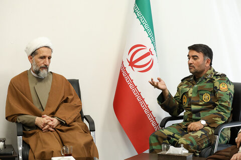 تصاویر / دیدار جمعی از فرمانده هان لشگر 16 زرهی قزوین با نماینده ولی فقیه در استان قزوین