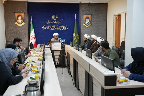 تصاویر نشست خبری حجت الاسلام و المسلمین رحیمی صادق در خصوص بازدید آیت الله اعرافی از حوزه علمیه استان تهران