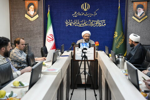 تصاویر نشست خبری حجت الاسلام و المسلمین رحیمی صادق در خصوص بازدید آیت الله اعرافی از حوزه علمیه استان تهران