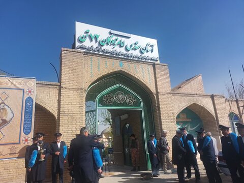 تصاویر/حضور طلاب حافظ و قرآن پژوه مدرسه علمیه فاطمه الزهرا اراک در اولین آیین اهدای نشان ملی کربلایی کاظم ساروقی