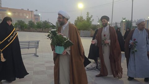 ادای احترام مدیر حوزه های علمیه خواهران کشور به شهید گمنام