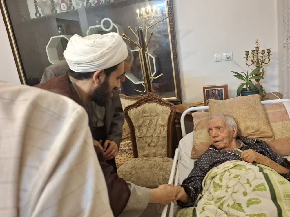 عیادت بیت آیت الله مدنی کاشانی از پزشک خاذق و مردمی+ عکس