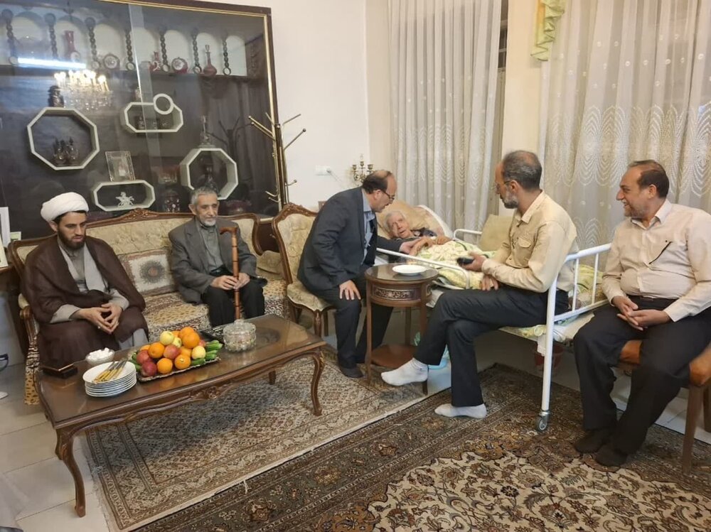 عیادت بیت آیت‌الله مدنی کاشانی از پزشک حاذق و مردمی+ تصاویر