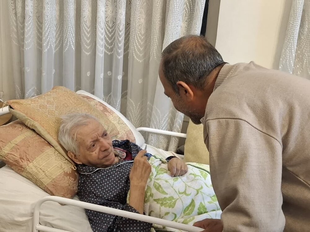 عیادت بیت آیت الله مدنی کاشانی از پزشک خاذق و مردمی+ عکس