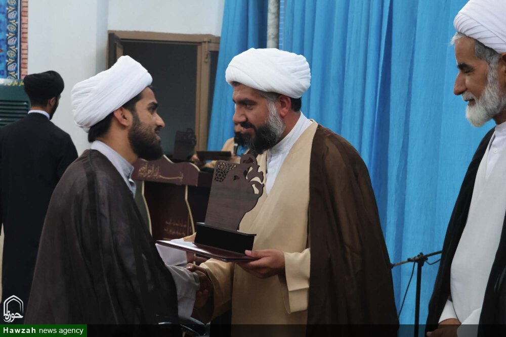 تقدیر از طلاب برتر در حوزه علمیه بیرجند در عرصه‌های پژوهشی، علمی و فرهنگی