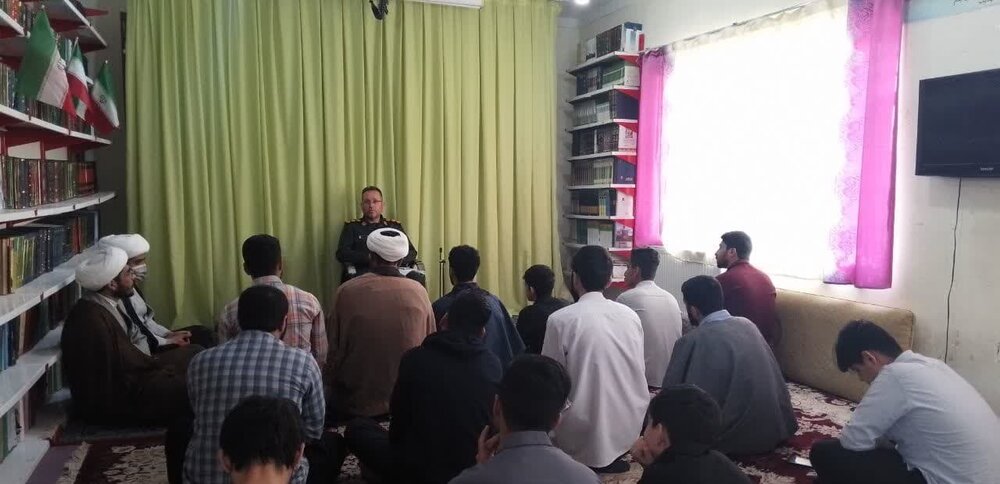 تصاویر/برگزاری جلسه بصیرتی در مدرسه علمیه جوادالائمه شهرستان آبدانان