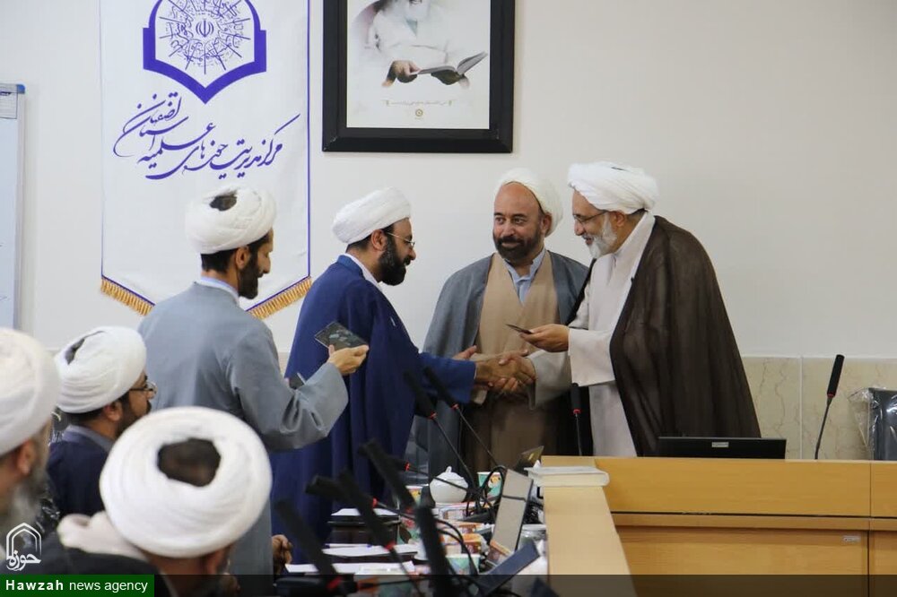 از برگزارکنندگان جشنواره علامه حلی اصفهان تجلیل شد