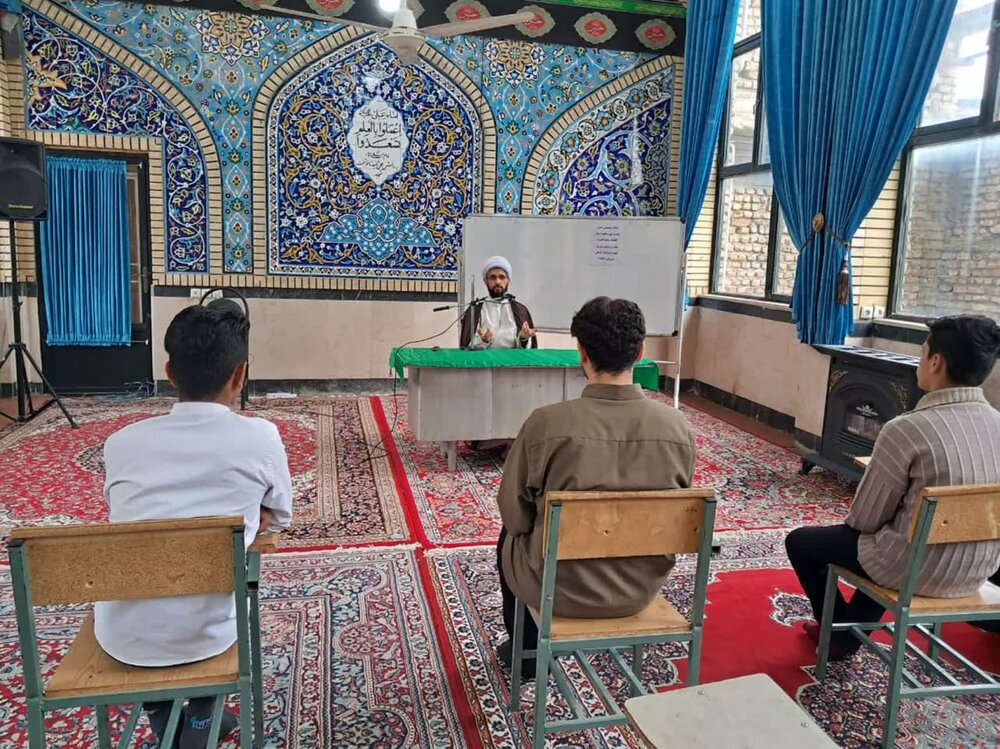 فرهنگ‌سازی برای تحقق شعار سال بر عهده طلاب و حوزه علمیه است