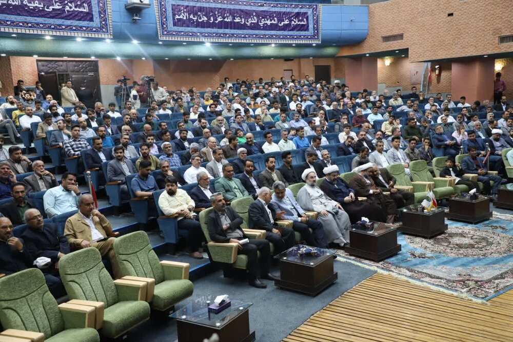 امام رضا(ع) همچون خورشیدی تابان بر زندگی همه می‌تابد