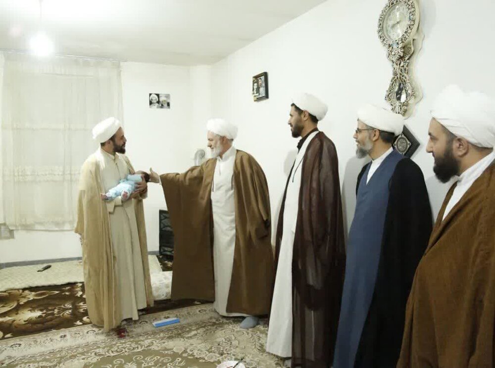 حضور و سرکشی امام جمعه اسدآباد از طلاب