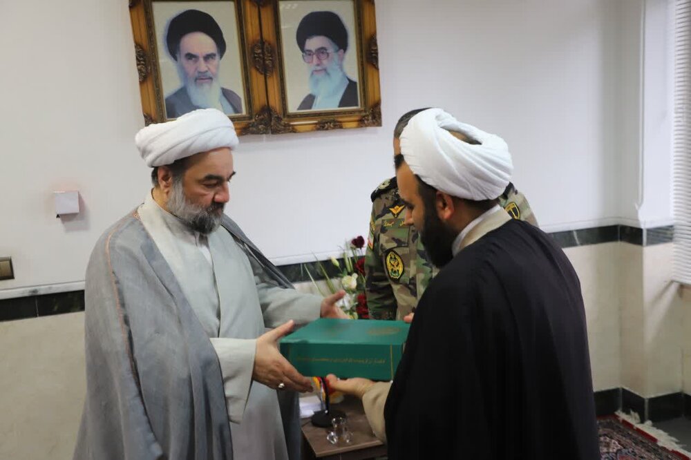 دیدار نماینده ولی فقیه در سیستان و بلوچستان با فرمانده ارتش استان