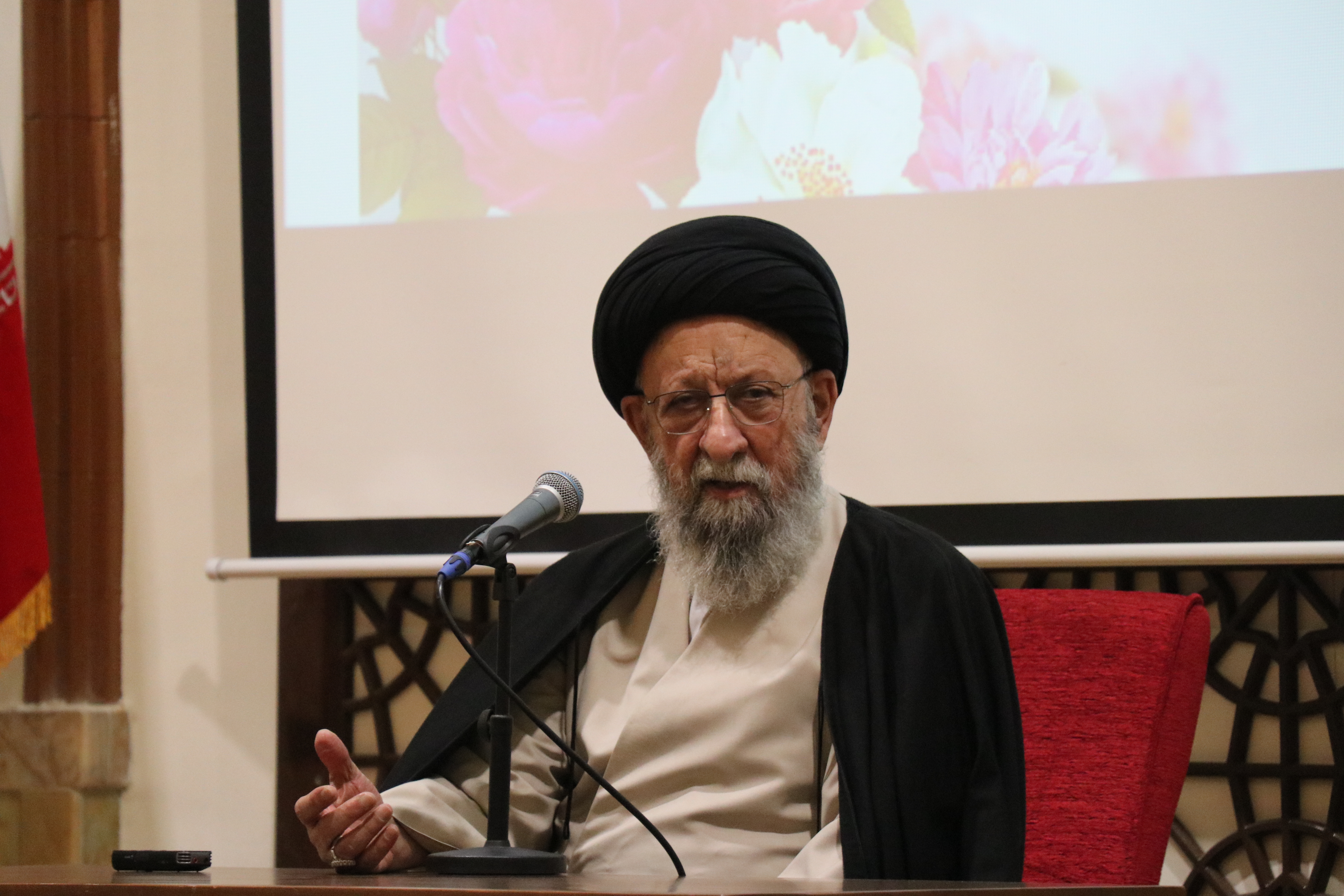 حوزه علمیه نباید مرعوب زمان و پیشرفت باشد+ عکس