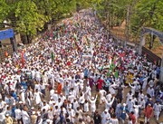 पश्चिम बंगाल के मुर्शिदाबाद जिले में वक्फ कानून के खिलाफ प्रदर्शन करने पर दर्जनों लोगों को गिरफ्तार किया