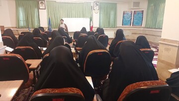 جلسه اخلاق عمومی با حضور امام جمعه خمین در مدرسه علمیه خواهران برگزار شد