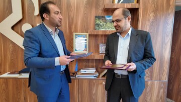 تصاویر/ انعقاد تفاهم‌نامه فی ما بین صدا و سیما و بنیاد شهید و امور ایثارگران استان ایلام