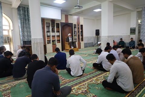 تصاویر/درس اخلاق طلاب مدرسه علمیه النبی(ص) بندرعباس