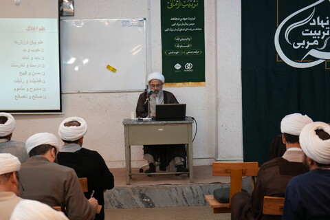 تصاویر / تکمیل ظرفیت سومین دوره پودمانی تعالی اساتید و مدیران حوزه‌های علمیه کشور
