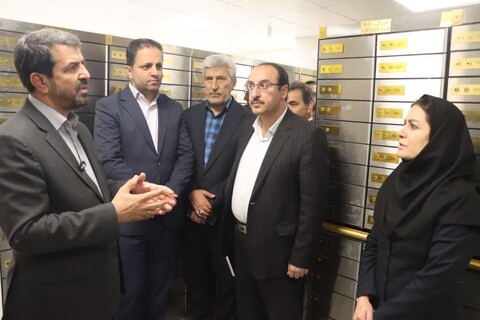 تصاویر / بازدید سرزده استاندار همدان از بانک ملی