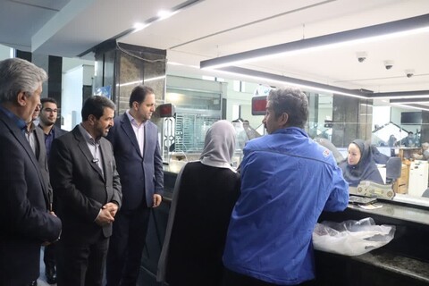 تصاویر / بازدید سرزده استاندار همدان از بانک ملی