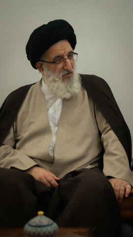 تصاویر| دیدار صمیمانه آیت‌الله همدانی با خانواده‌های شهدا و ایثارگران در البرز