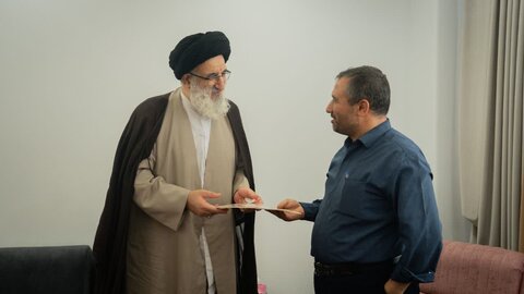 تصاویر| دیدار صمیمانه آیت‌الله همدانی با خانواده‌های شهدا و ایثارگران در البرز