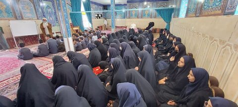 تصاویر/دریس نماینده ولی فقیه درکاشان به دانش آموزان مدارس شهر جوشقان قالی