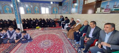 تصاویر/دریس نماینده ولی فقیه درکاشان به دانش آموزان مدارس شهر جوشقان قالی