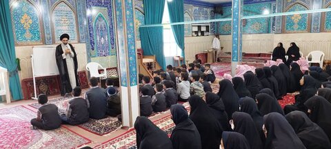 تصاویر/دریس نماینده ولی فقیه درکاشان به دانش آموزان مدارس شهر جوشقان قالی