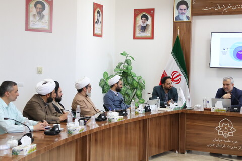 دوره آموزشی آشنایی و کیفیت کار با دستیار هوش مصنوعی در مرکز مدیریت حوزه علمیه بیرجند