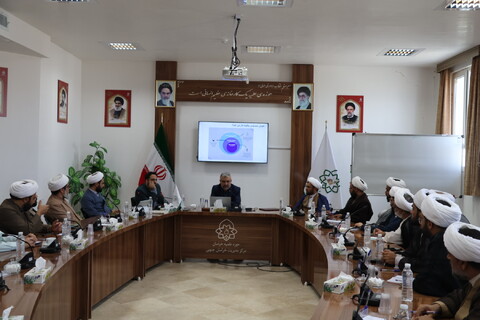 دوره آموزشی آشنایی و کیفیت کار با دستیار هوش مصنوعی در مرکز مدیریت حوزه علمیه بیرجند