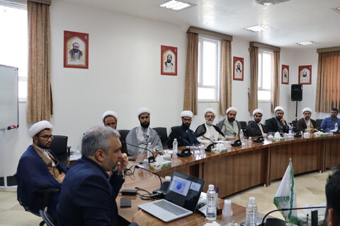 دوره آموزشی آشنایی و کیفیت کار با دستیار هوش مصنوعی در مرکز مدیریت حوزه علمیه بیرجند