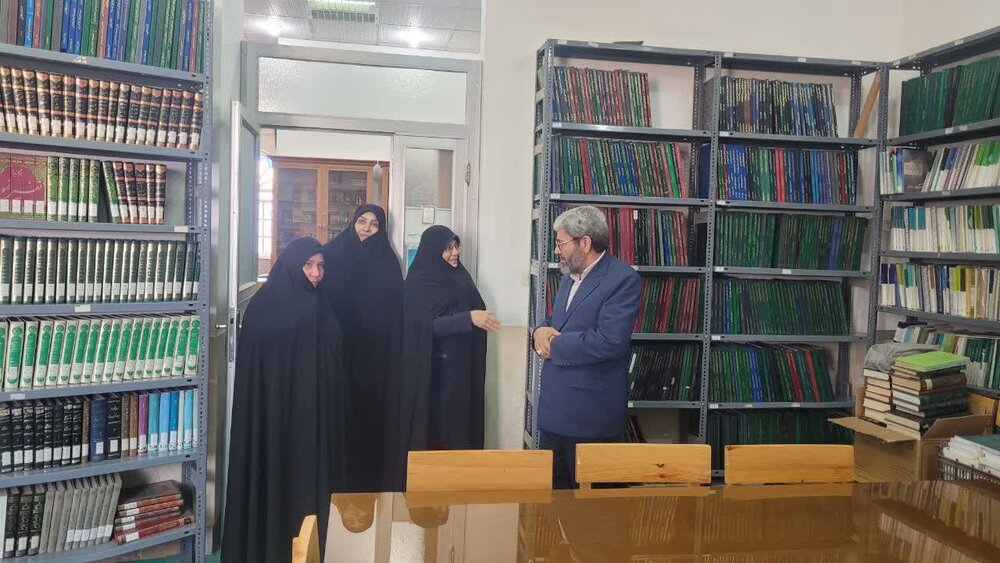 بازدید رئیس مرکز برنامه‌ریزی و نظارت حوزه‌های علمیه خواهران از مدرسه علمیه الزهرا(س) یزد