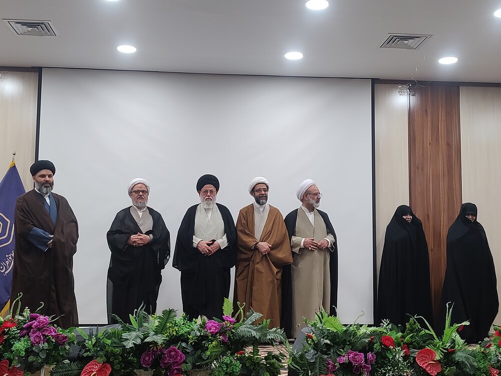 تجلیل از نخبگان آموزشی و پژوهشی حوزه علمیه خواهران استان یزد