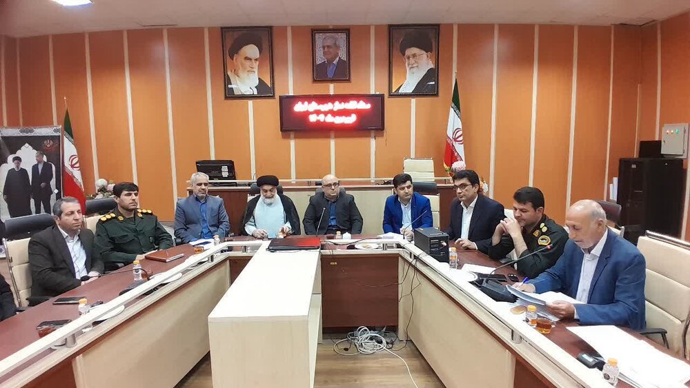 مدیران الگویی برای اقامه نماز هستند