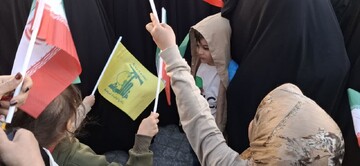 فیلم| تجمع دانش آموزان ساوجی در حمایت از کودکان مظلوم غزه