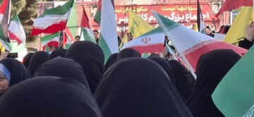 تصاویر/ حضور طلاب و کادر و اساتید مدرسه علمیه الزهرا(س)اراک در تجمع دفاع از مردم مظلوم غزه