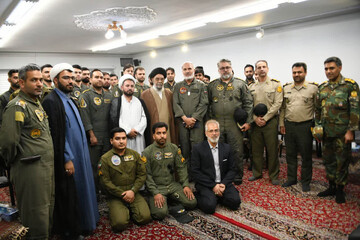 تصاویر/ دیدار فرماندهی و دانشجویان خلبانی مرکز آموزش هوانیروز شهید وطن پور با امام جمعه اصفهان