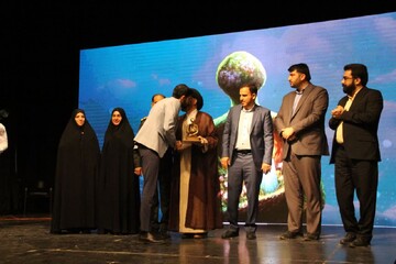 هنر انقلابی متعهد و مسئول است