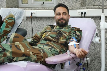 اهدای خون جمعی از کارکنان گروه ۴۴ توپخانه نزاجا