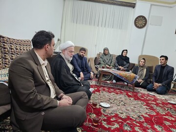 تلاش‌های مرحوم آرمان بنفشی به عنوان نمادی از فداکاری و ایثار معرفی شود