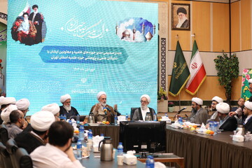 فلسفه ایجاد حوزه‌های علمیه خدمت به مردم است/ حوزه علمیه را در خدمت آرمان‌های جامعه و انقلاب قرار دهیم