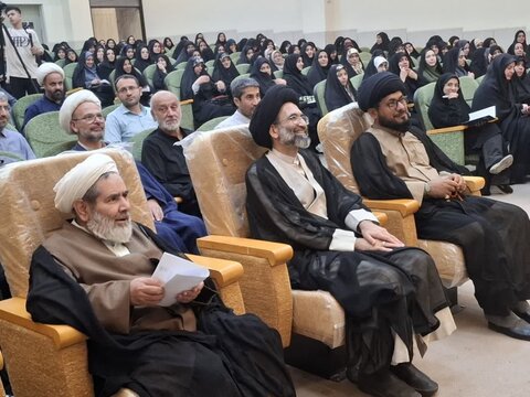 تصاویر/ دوره تخصصی معارف نماز ویژه مدیران مدارس و ائمه جماعات مساجد کاشان